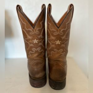 Brown cowgirl boots